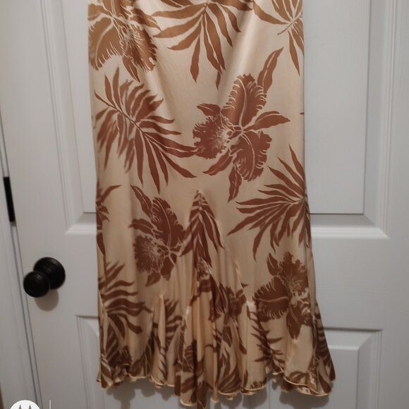DANA BUCHMAN Dresses & Skirts - DANA BUCHMAN FIT TO FLARE SKIRT 100% SILK W/SILK SHEER LINING FLIRTY BOTTOM SZ 6